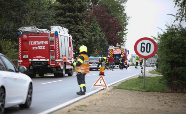 Aufräumarbeiten nach Verkehrsunfall in Kirchberg-Thening
