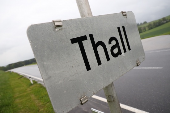 Mopedlenker (15) bei schwerem Verkehrsunfall in Waizenkirchen gegen Baum geprallt