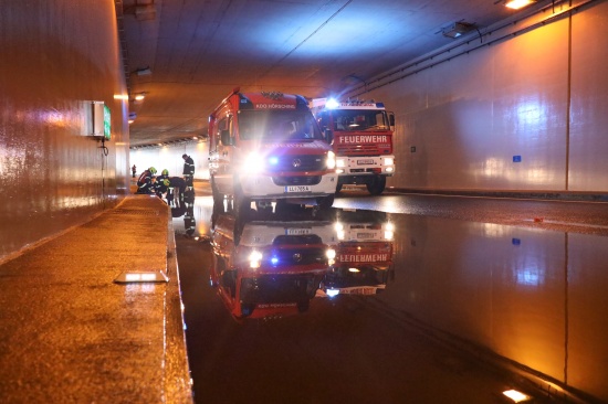 berflutung: Groe Pftze im Tunnel Neubau in Hrsching sorgt fr Einsatz der Feuerwehr