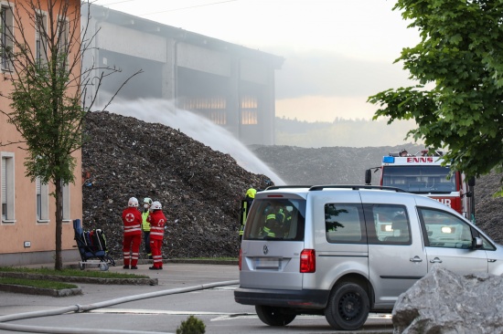 Brandeinsatz bei Abfallverwertungsunternehmen in Enns