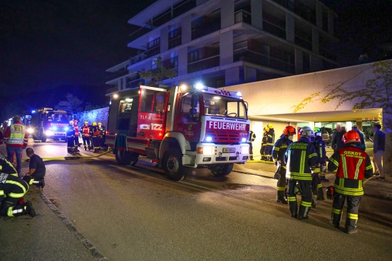 Ammoniakaustritt: Gefährlicher Brand in einer größeren Wohnhausanlage in Altmünster