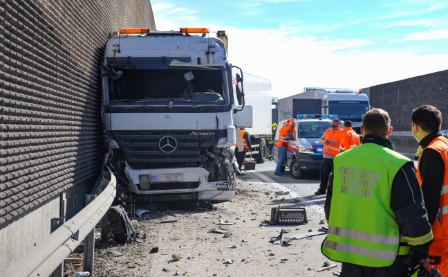 Schwerer LKW-Unfall auf Westautobahn bei Ansfelden