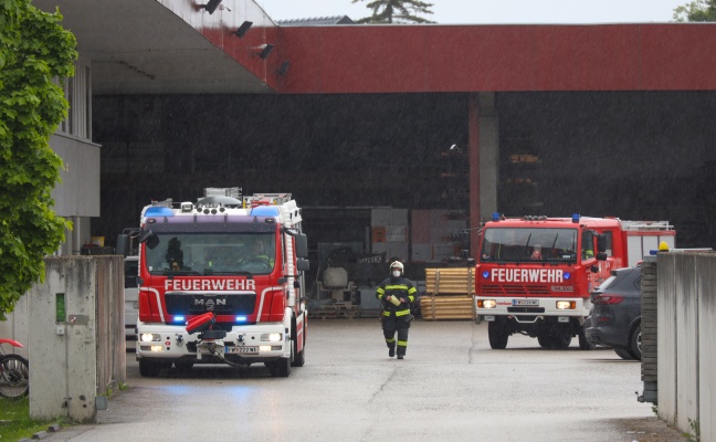 Einsatz nach gemeldetem Kabelbrand bei Unternehmen in Wels-Puchberg