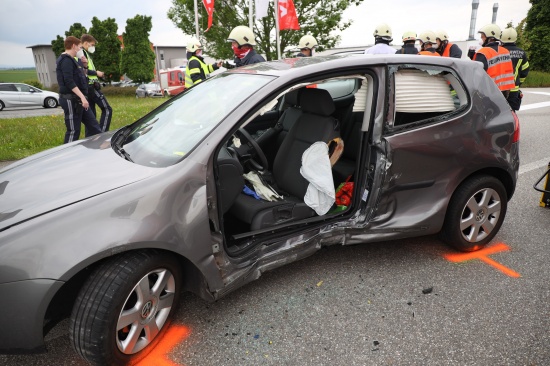 Menschenrettung nach Kreuzungscrash auf Pyhrnpass Strae bei Steinhaus