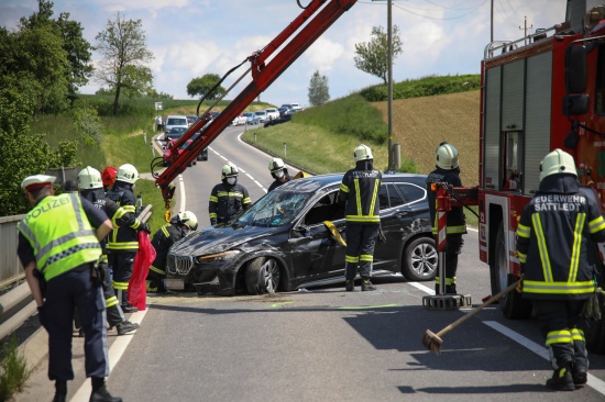 Auto auf Voralpenstrae bei Sattledt gegen Leitschiene gekracht