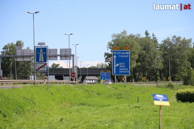 Anhalteversuche Missachtet Polizist Bei Verkehrskontrolle In Linz Von 