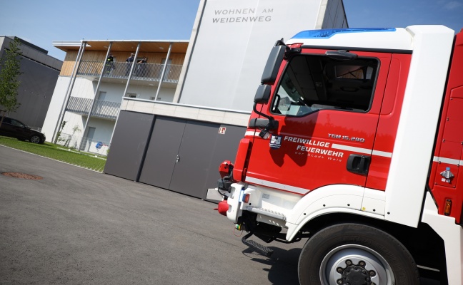 Homemelderalarm und Kreislaufkollaps: Feuerwehr in Wels-Lichtenegg im Einsatz