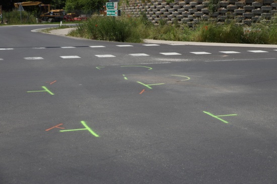 Kollision zwischen Motorrad und PKW in Kreuzungsbereich in Marchtrenk