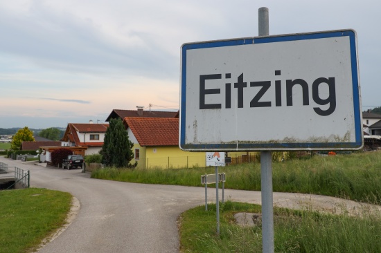 Tdlicher Sturz: Landwirt (72) nach Sturz von Heuboden in Eitzing im Klinikum gestorben