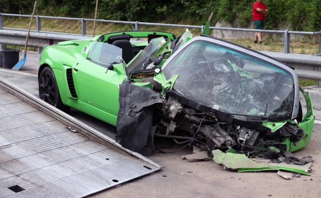 Vier teils Schwerverletzte bei Frontalcrash auf Steyrtalstrae in Grnburg