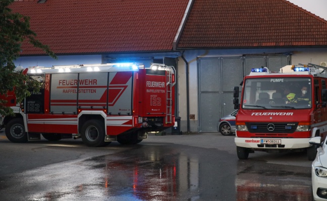 Brand eines Geschirrspülers in einem landwirtschaftlichen Gebäude in Asten