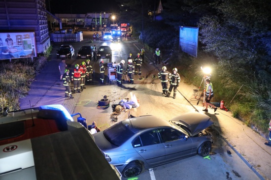 Crash nach rasanter Fahrt in Grieskirchen endet mit drei teils Schwerverletzten