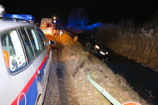 Stark alkoholisierter PKW-Lenker landete mit seinem Fahrzeug im Grünbach