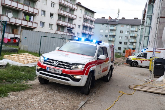 Kind (3) in Wels-Pernau von Balkon gestrzt