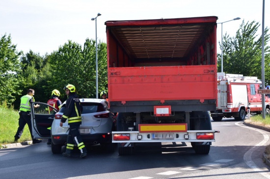 Unfall im Nachmittagsverkehr im Kreisverkehr in Alkoven