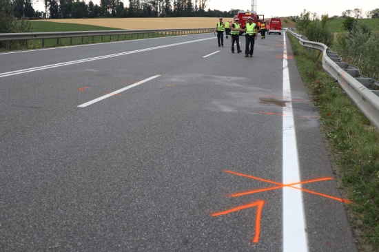 Schwere Kollision zwischen Kleintransporter und PKW auf Steyrer Strae in Enns