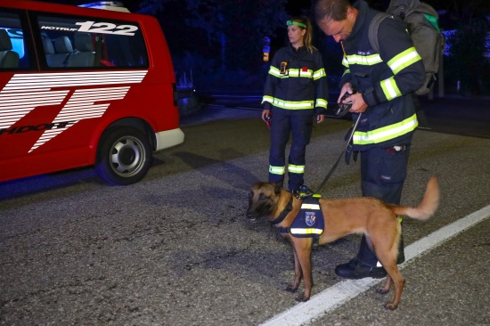 Nchtliche Suchaktion samt Such- und Rettungshunden nach abgngiger Frau in Thalheim bei Wels