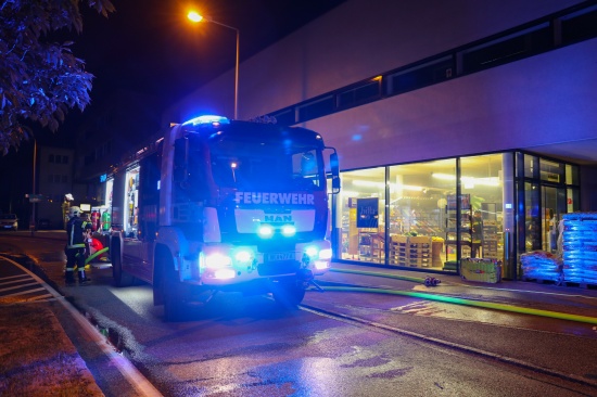 Brand einer Khlvitrine in einem Lebensmittelmarkt in Thalheim bei Wels