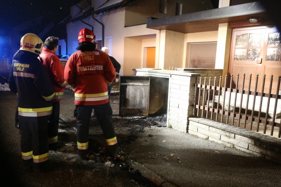 Mülltonnenbrand durch heiße Asche in Wels-Neustadt