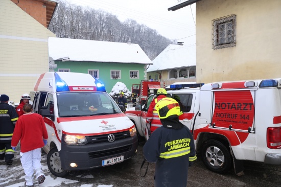 Ein Verletzter bei Brand in einer kleinen Wohnung in Lambach
