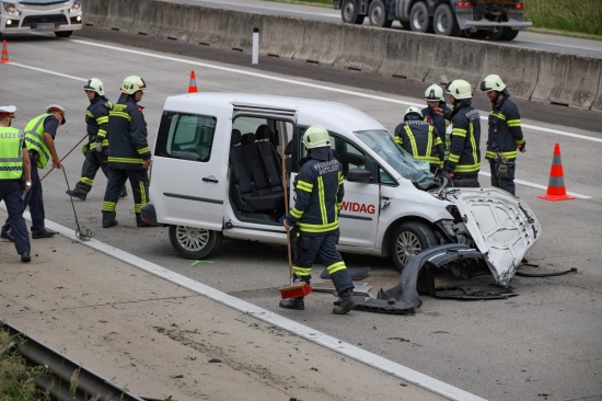 Auto auf Westautobahn bei Sipbachzell gegen Heck eines LKW gekracht