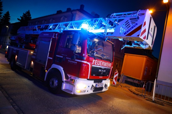 Brand eines Gartenkamins statt Kaminbrand in Wels-Innenstadt