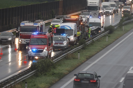 Unfall auf Welser Autobahn bei Weikirchen an der Traun
