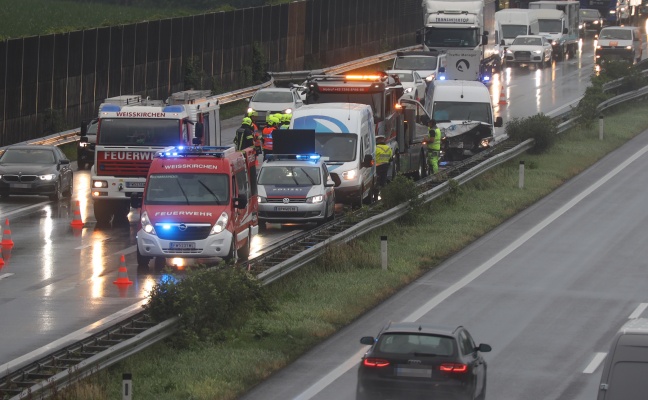 Unfall auf Welser Autobahn bei Weißkirchen an der Traun
