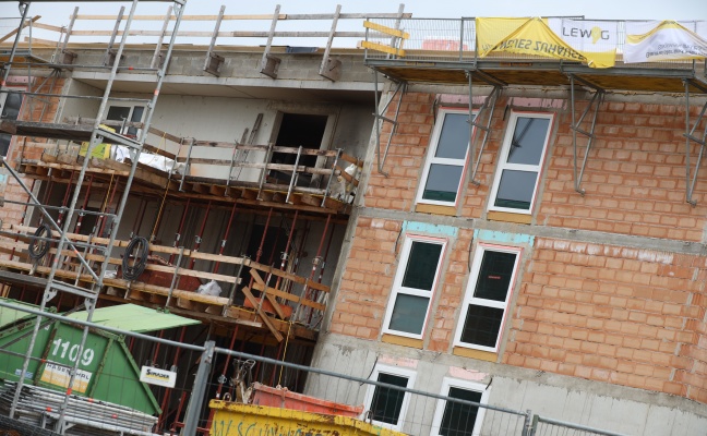 Brandeinsatz auf einer Baustelle in Traun