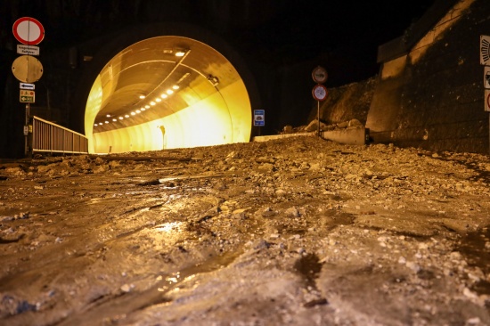 Murenabgang: Salzkammergutstraße bei Traunkirchen nach Unwetter durch Mure verlegt