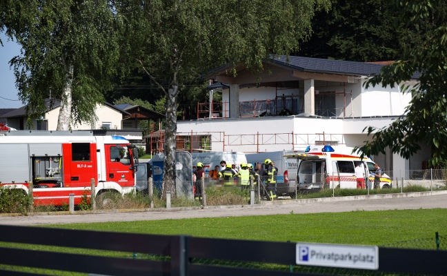 Personenrettung nach internem Notfall auf Baustelle in Grieskirchen