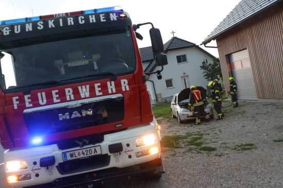 PKW-Brand auf Stoppelfeld in Gunskirchen