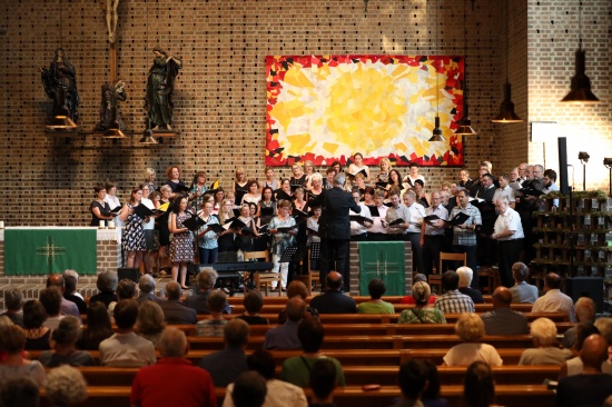 Taktstock statt Wanderstock: Abschlusskonzert der Chorsingwoche für Kirchenmusik