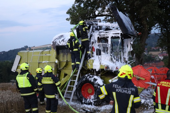 Drei Feuerwehren bei Mhdrescherbrand in Kremsmnster im Einsatz