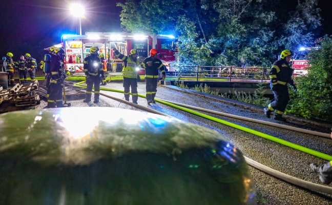 Brand nach Blitzschlag in Bauernhof in Asten