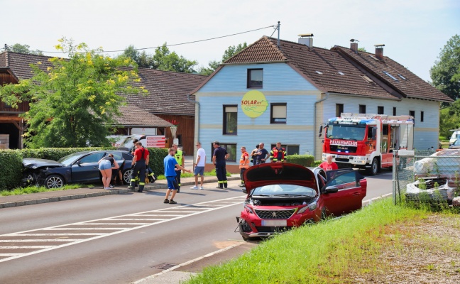 Einsatzkrfte bei Verkehrsunfall in Engerwitzdorf im Einsatz