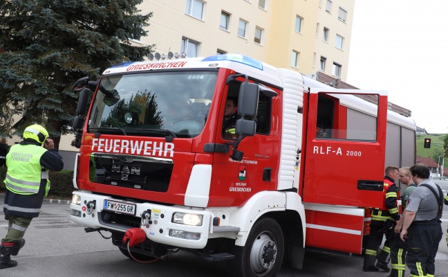 Feuerlöscher versprüht: Einsatz nach gemeldeter Rauchentwicklung aus Tiefgarage in Grieskirchen