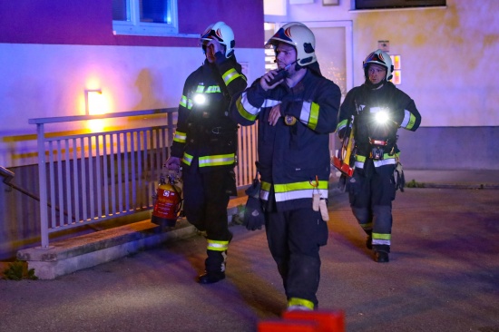 Lagerfeuer fhrte zu Brandverdacht und Feuerwehreinsatz in Wels-Lichtenegg