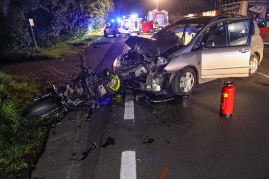 Schwerverletzter bei Kollision zwischen Auto und Motorrad auf Wiener Straße bei Gunskirchen