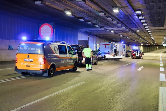 Zwei Verletzte bei Verkehrsunfall im Tunnel Bindermichl auf der Mhlkreisautobahn in Linz