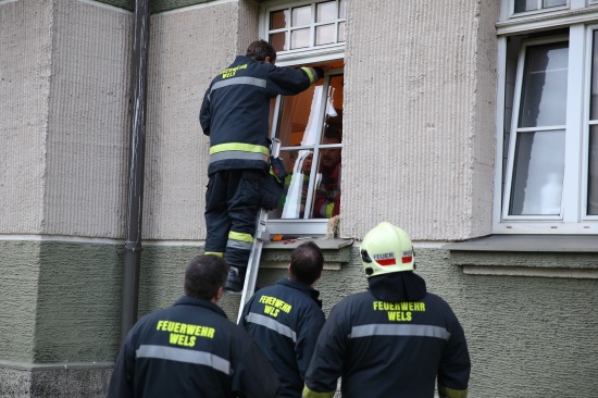 Feuerwehr befreite Luca (3) in Wels-Neustadt aus misslicher Lage
