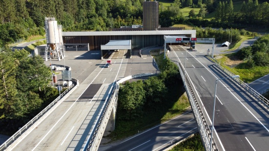 Alkoholisierter Geisterfahrer fuhr mit 2,04 Promille durch Bosrucktunnel bei Spital am Pyhrn