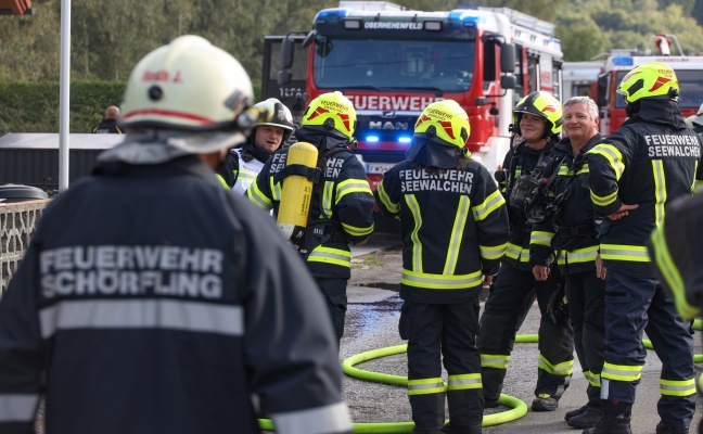 Vier Feuerwehren bei Kellerbrand in einem Wohnhaus in Schörfling am Attersee im Einsatz