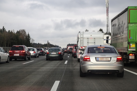 Fahrzeuglenker bei Verkehrsunfall auf der Westautobahn verletzt