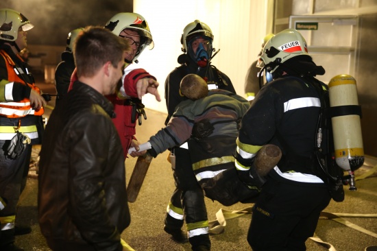 Realistische Einsatzbung der Feuerwehr in Malermeisterbetrieb
