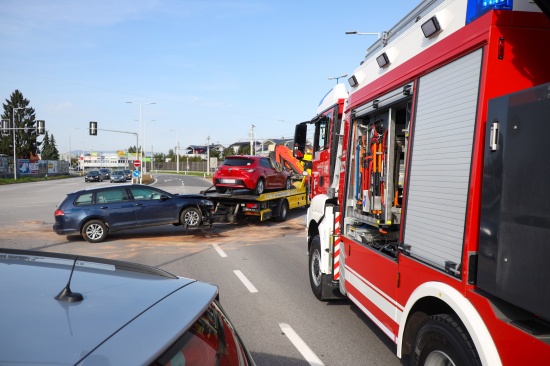 Kreuzungskollision zwischen zwei Autos in Traun endet glimpflich