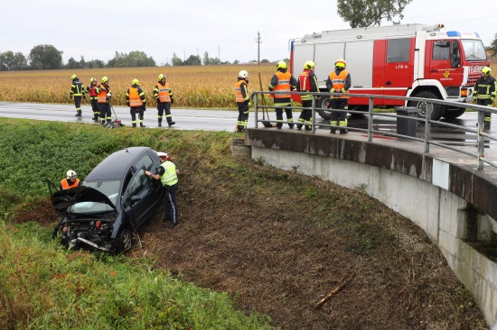 Heftiger Kreuzungscrash zwischen zwei PKW in Gunskirchen