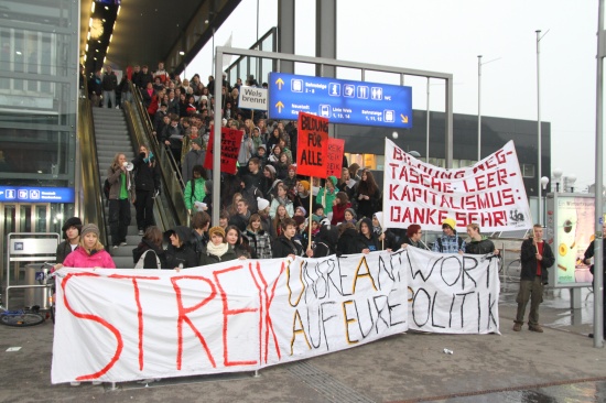 Schulstreik und Demo gegen Sparpaket in Wels