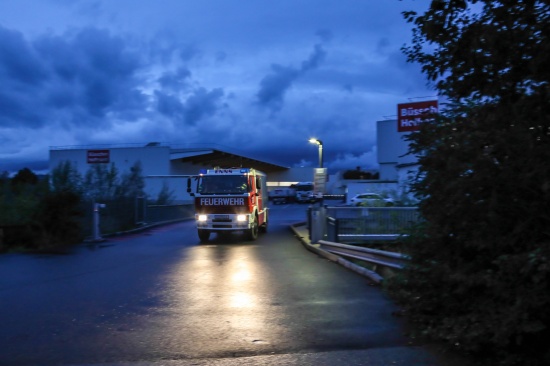 Feuerwehr zu Brand bei Unternehmen in Enns alarmiert