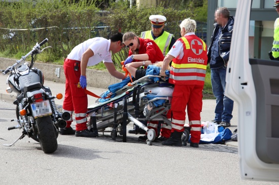 Motorradlenkerin bei Unfall in Wels-Vogelweide leicht verletzt